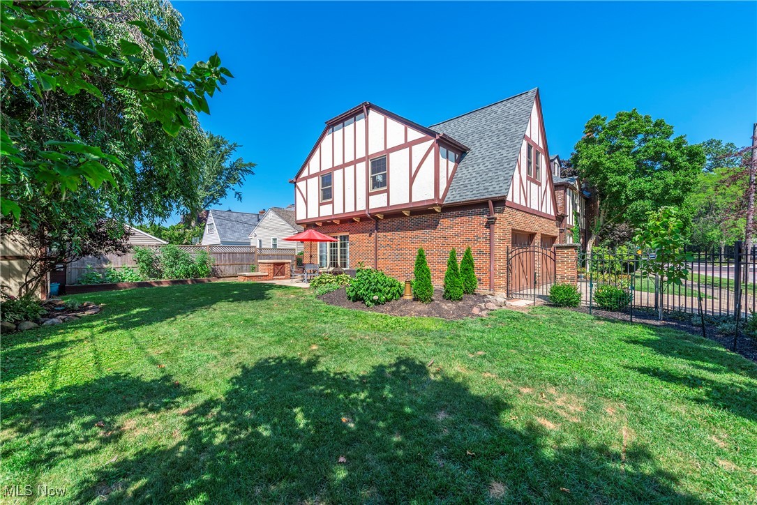 Lakewood, Ohio 44107, United States, 5 Bedrooms Bedrooms, ,4 BathroomsBathrooms,Residential,Active,192106