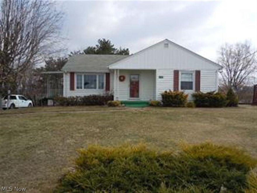 REAL ESTATE AUCTION SAT. APRIL 19 @ NOON; $2,500 DOWN DAY OF AUCTION,   VERY NEAT & CLEAN TWO BR HOME.