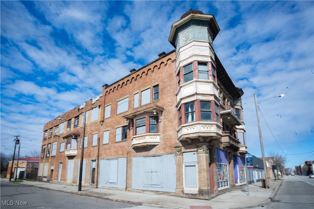 5217 Broadway Avenue