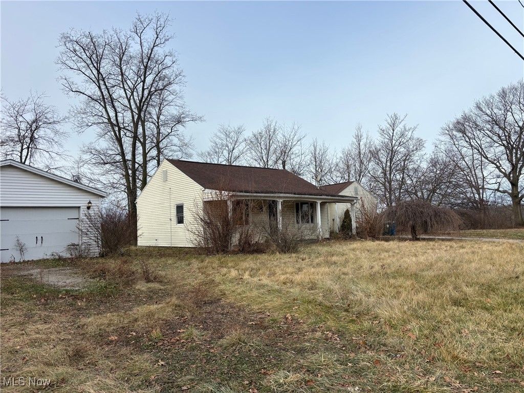 Photo of 3032 E River Road, Sheffield Village, OH 44054 (MLS # 5178381)
