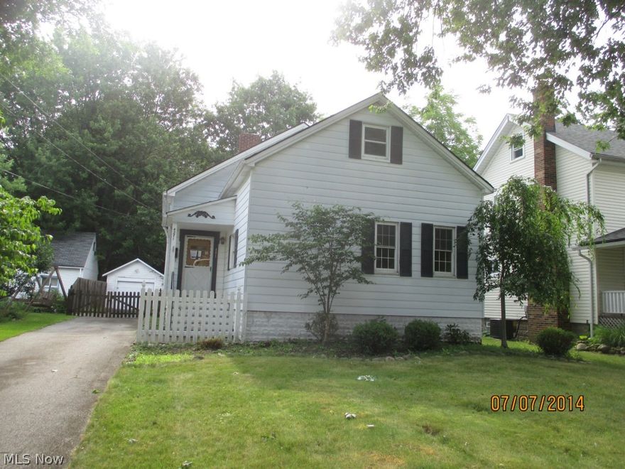 Great location near downtown Willoughby!  Needs work, but this could be the special home you are looking for!  Four bedrooms, 2 full baths, full unfinished basement and 1 car detached garage. This is a Fannie Mae HomePath Property.