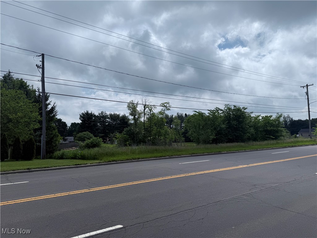 To be sold with 10554, 10570, and 10588 Cleveland Ave at public auction.
Auction runs from June 25, 2025 through July 20, 2025.
View aerial video here: https://youtu.be/5cQn1rGgIdw
Prime Residential & Commercial Land for Auction | Uniontown, Stark County, OH Cleveland Ave NW & Wright Road NW – High-Traffic, High-Visibility Opportunity!
Seize the opportunity to invest in strategically located parcels at the bustling intersection of Cleveland Avenue NW and Wright Road NW in Uniontown, Ohio. With zoning flexibility, all public utilities available, and excellent visibility, these properties are ideal for both residential builders and commercial developers.
Whether you're planning to build a neighborhood clinic, a retail storefront, or single-family homes, this site checks all the boxes.
Location Advantages
Over 11,600 vehicles per day at this intersection!
Cleveland Ave NW: 10,400 VPD
Wright Road NW: 1,276 VPD
Newbury Ave NW: 2,068 VPD
Surrounded by existing neighborhoods, businesses, and arterial access points
Close to shopping, schools, and major highways
