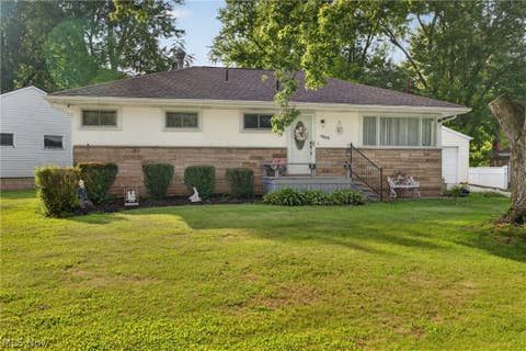 Homes For Sale - 4385 Stoneybrook Drive<br/> Warren, OH 44484