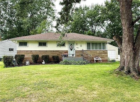 Homes For Sale - 4385 Stoneybrook Drive<br/> Warren, OH 44484