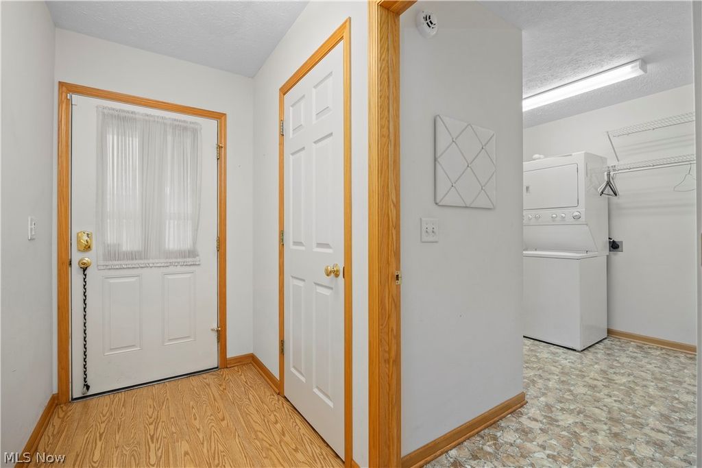 Photo of 315 W Glen Gln, Elyria, OH 44035 (MLS # 5189012)