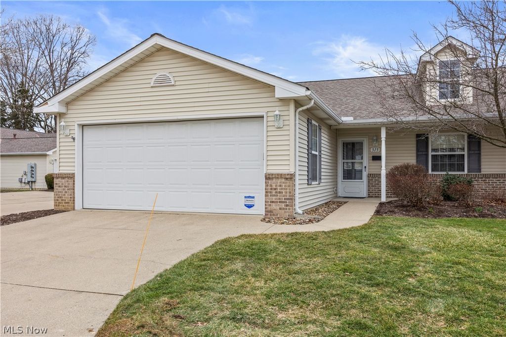 Photo of 315 W Glen Gln, Elyria, OH 44035 (MLS # 5189012)