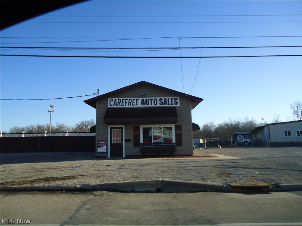 High visibility location on Rt 224. Presently used as car lot . 1000 square foot building with additional building (25' x 28') attached. Appx 185' frontage on Rt 224 provides for easy access.
Great potential for many uses. Seller will not entertain leasing or seller financing.