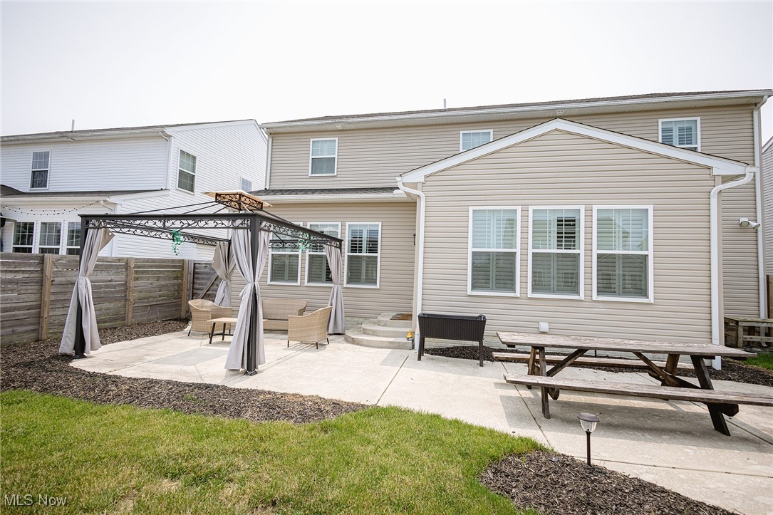 37328 Sandy Ridge Drive, North Ridgeville, Ohio image 2