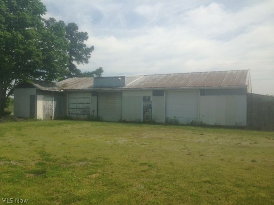Former mechanic and body shop. Most equipment will transfer to new owner. Equipment list being put together by seller. Minerals are leased and do not convey.
