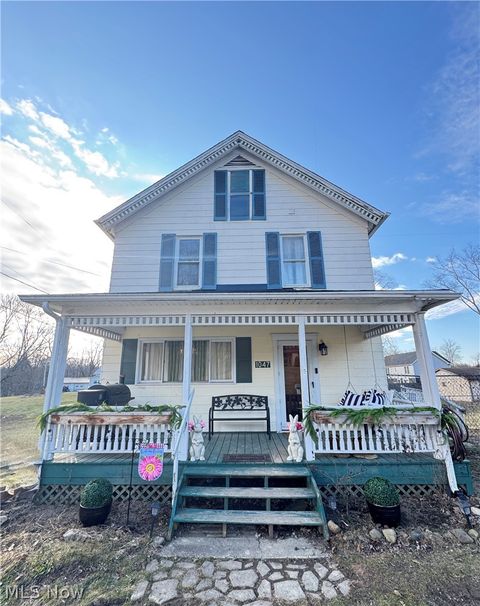 Photo of 1047 Howell Avenue, East Palestine, OH 44413 (MLS # 5190611)