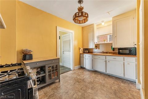 Tiny photo for 2409 Gilbert Avenue NE, Canton, OH 44705 (MLS # 5190569)