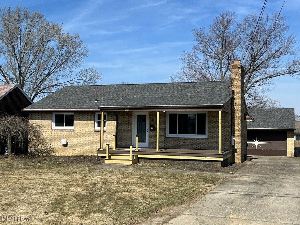 742 Devitt Avenue, Campbell, Ohio image 1