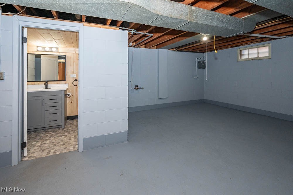 742 Devitt Avenue, Campbell, Ohio image 34