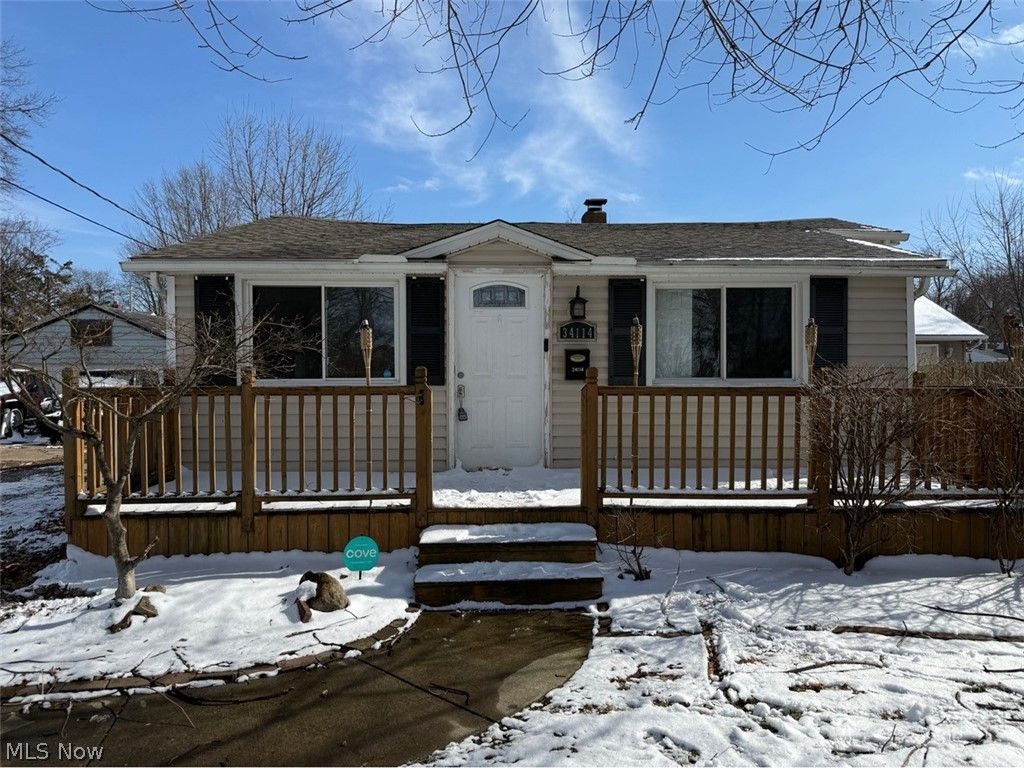 Photo of 34114 Lake Shore Boulevard, Lakeline, OH 44095 (MLS # 5189521)