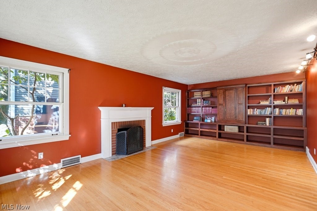 137 33rd Street NW