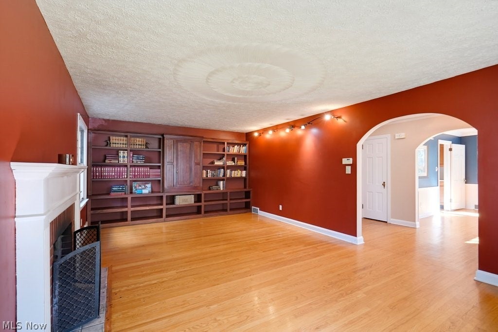 137 33rd Street NW