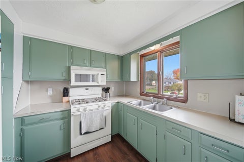 Tiny photo for 3057 List Street NW, Massillon, OH 44646 (MLS # 5253354)