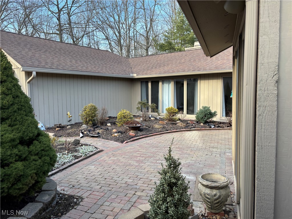 33096 Cedar Branch Circle, North Ridgeville, Ohio image 3