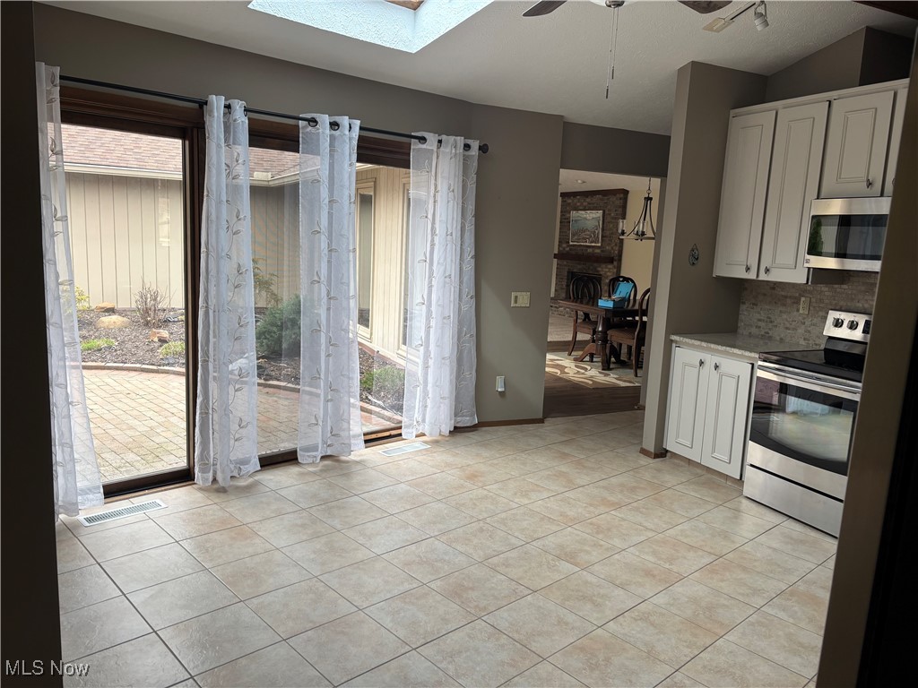 33096 Cedar Branch Circle, North Ridgeville, Ohio image 7