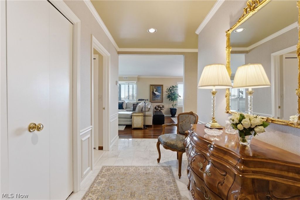 Photo of 27500 Cedar Road #808, Beachwood, OH 44122 (MLS # 5206484)