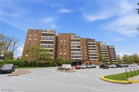 Condo For Sale - 27500 Cedar Road #808<br/> Beachwood, OH 44122