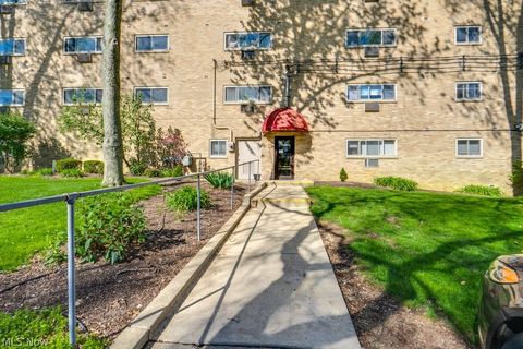 Tiny photo for 115 S Rocky River Drive #303, Berea, OH 44017 (MLS # 5202875)