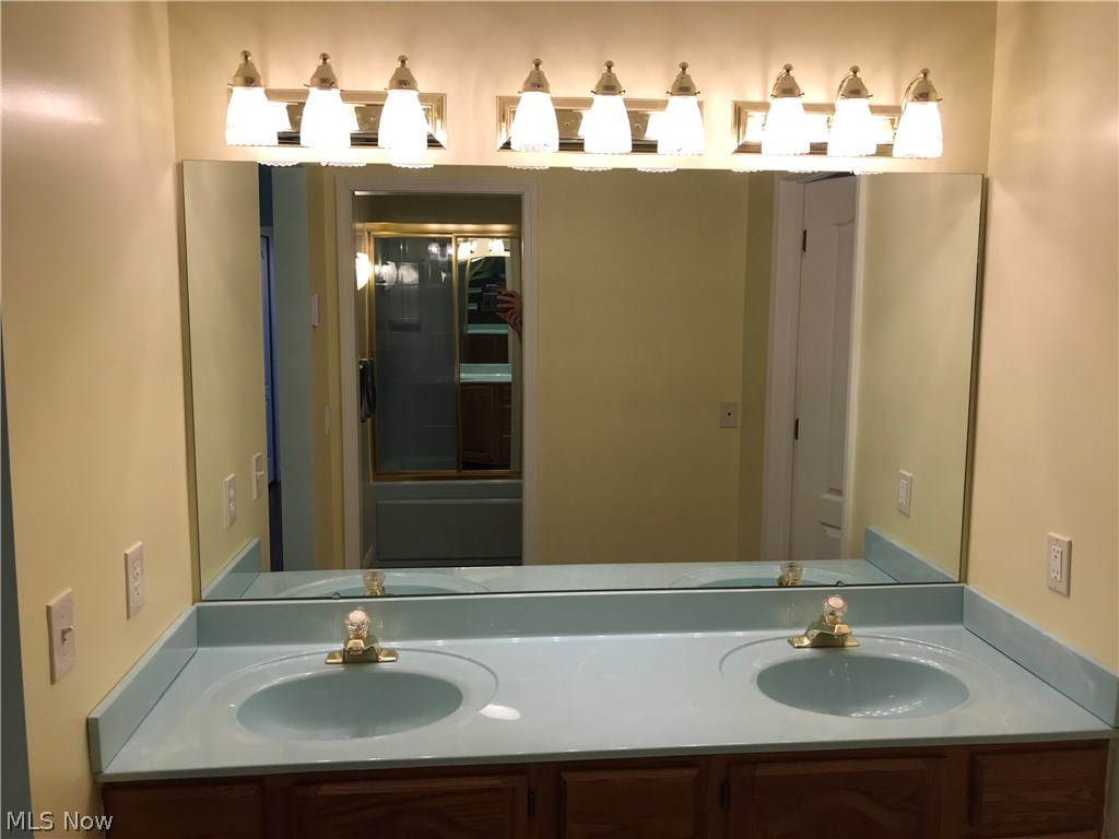 Roaming Rock Shores - Residential