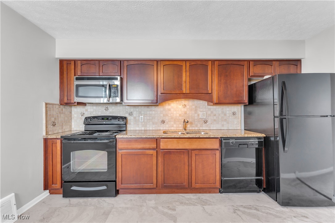 6095 Stark Drive, Brook Park, Ohio image 4