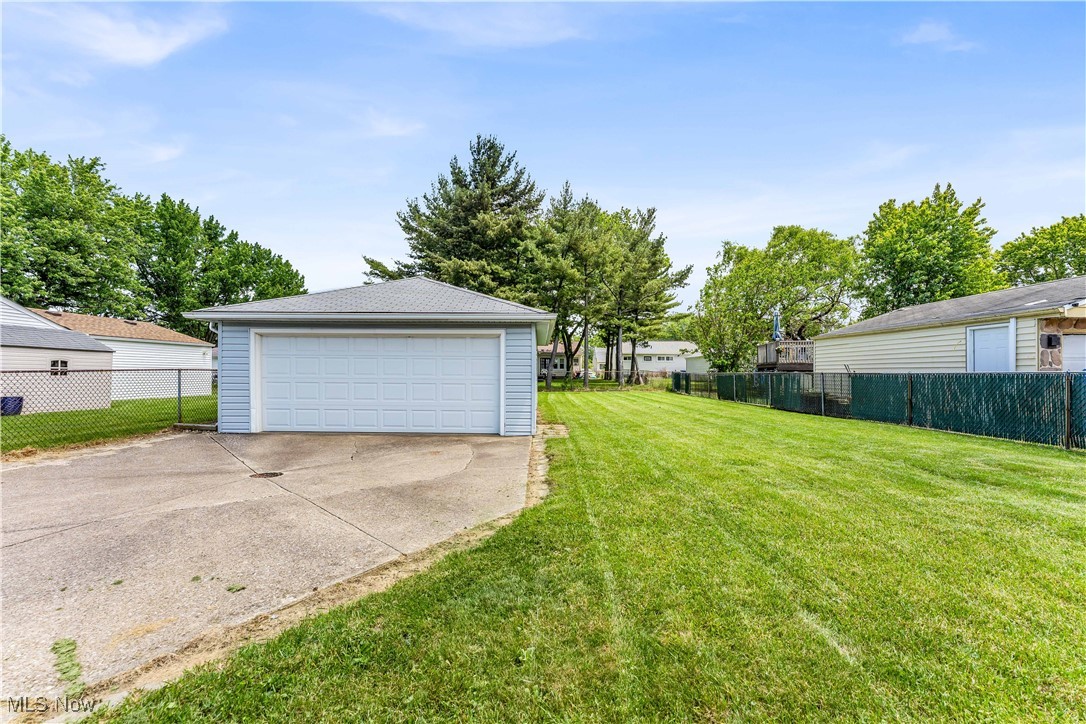 6095 Stark Drive, Brook Park, Ohio image 25