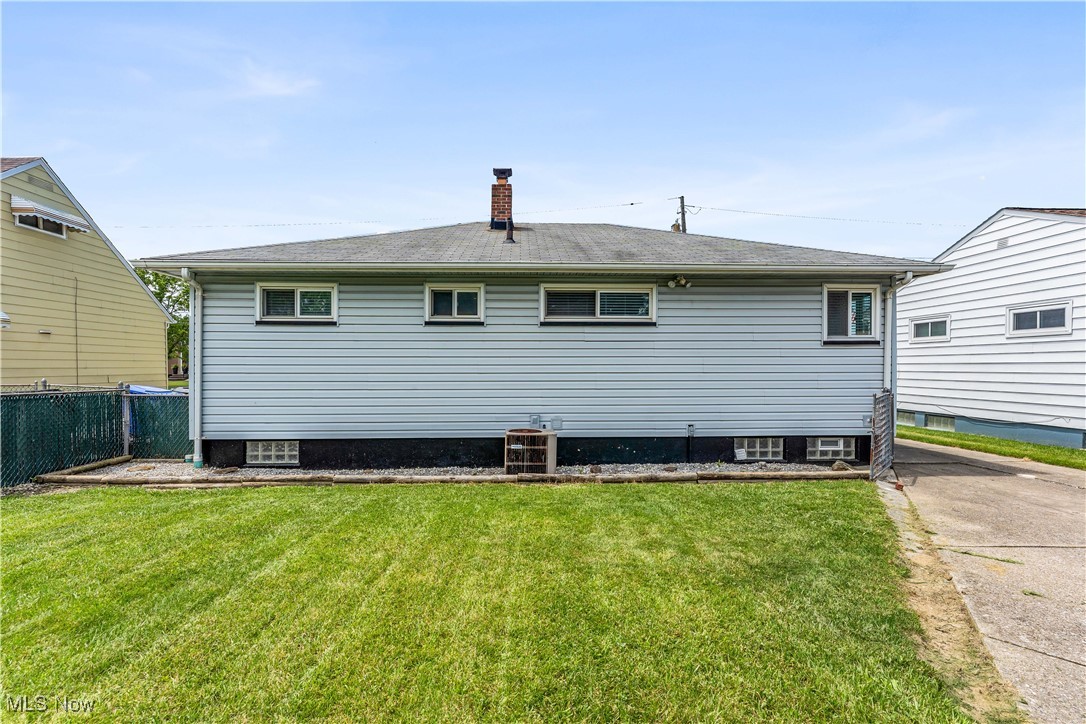 6095 Stark Drive, Brook Park, Ohio image 24