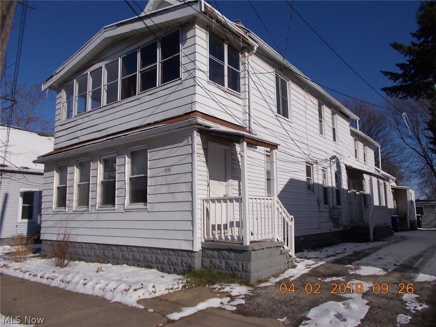 This was a former 4 unit changed into a 2 unit*great condition and ready to rent*priced to sell*desirable rental location*Furnishings included in asking price