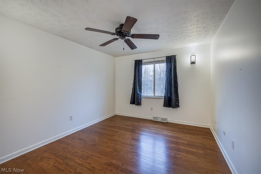 Sidney Simons 01 - Residential