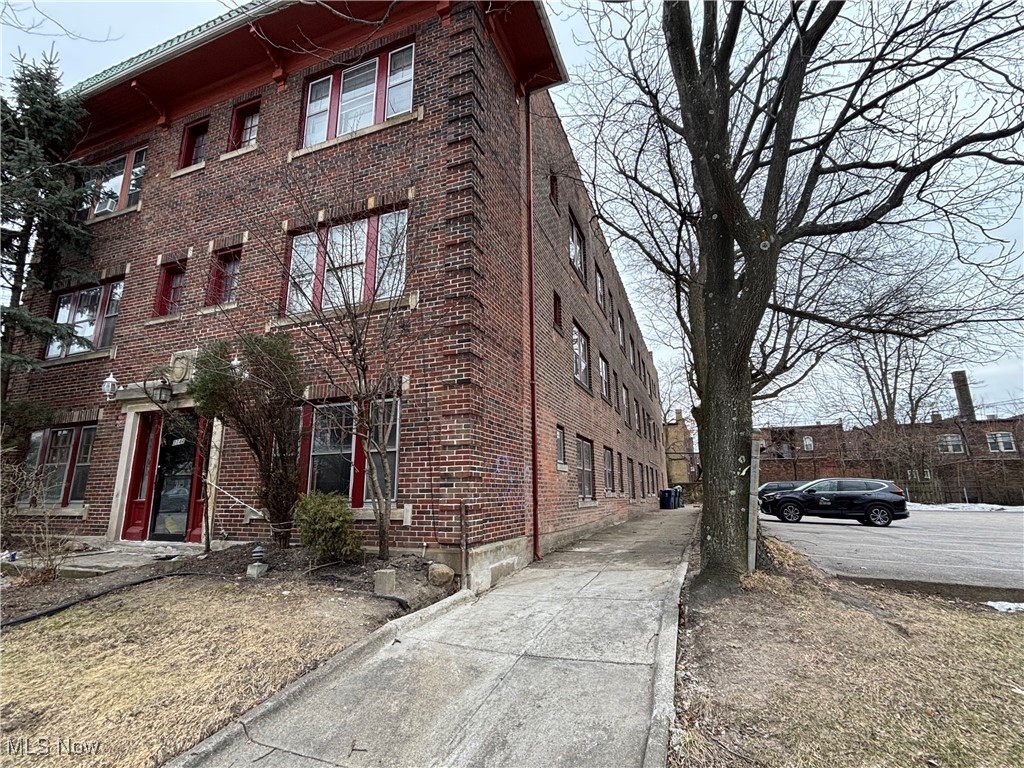 Euchts - Commercial Sale