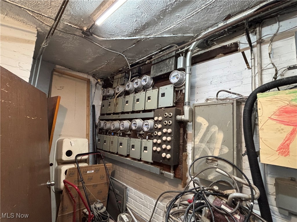 Euchts - Commercial Sale