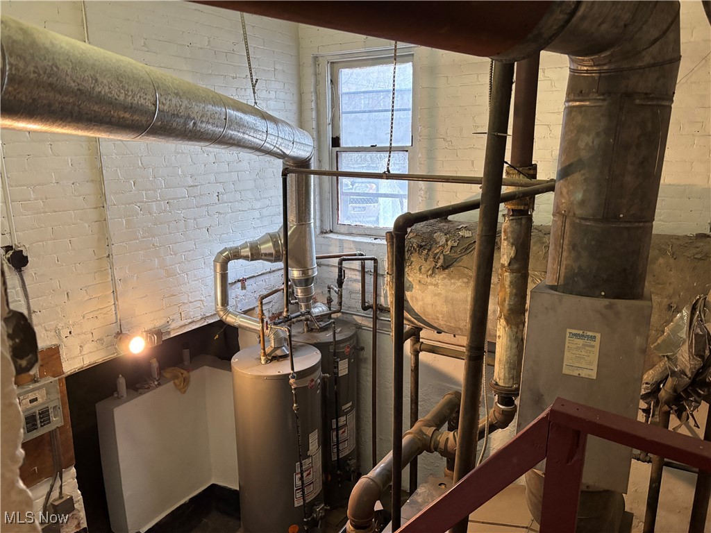 Euchts - Commercial Sale