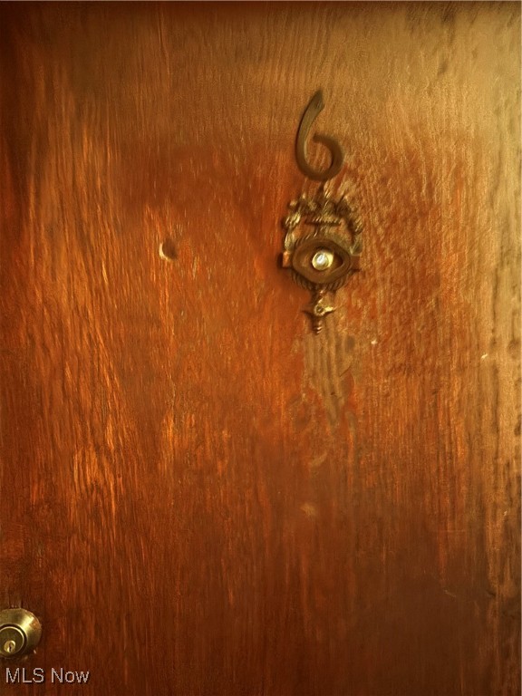 Euchts - Commercial Sale