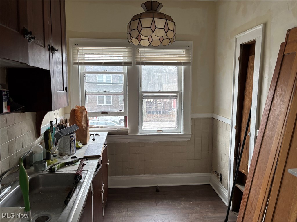 Euchts - Commercial Sale