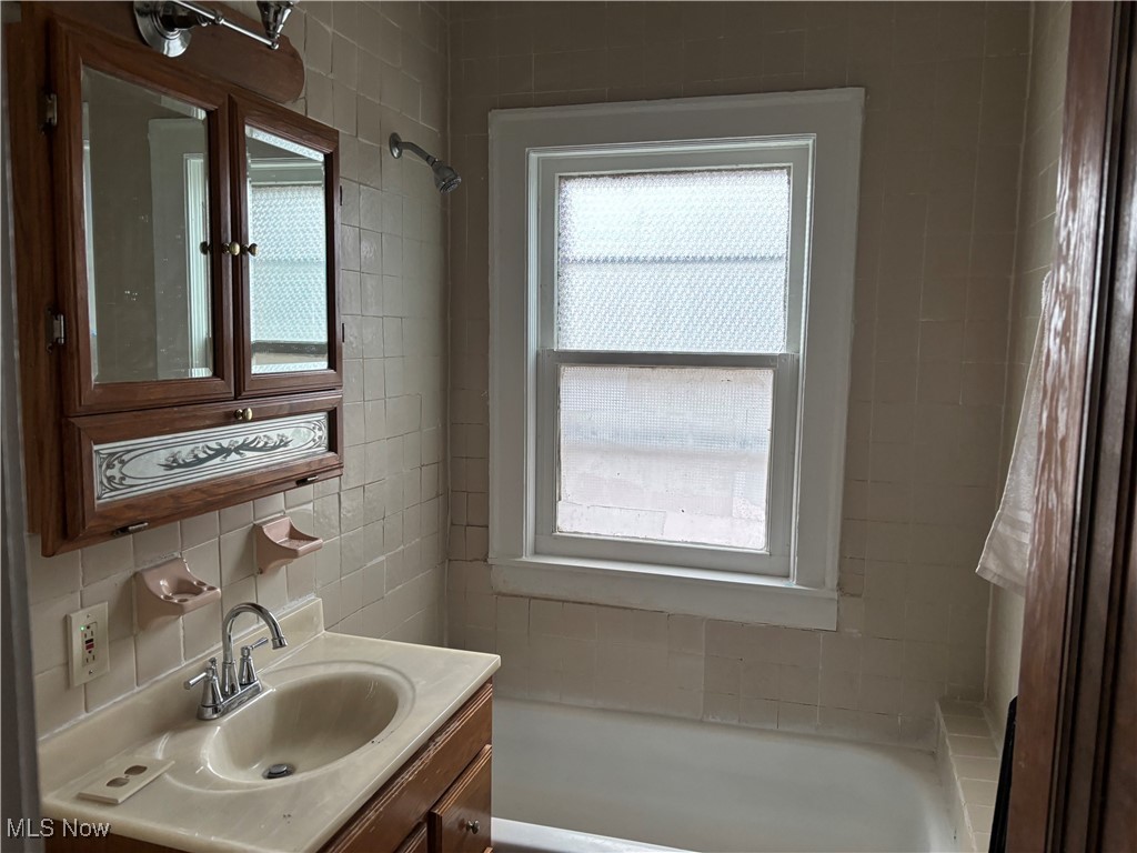 Euchts - Commercial Sale