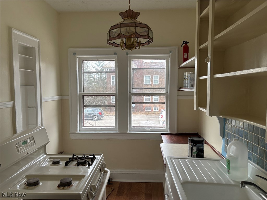 Euchts - Commercial Sale