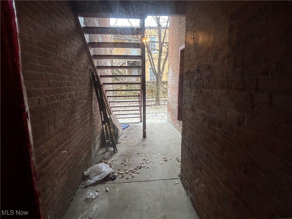 Euchts - Commercial Sale