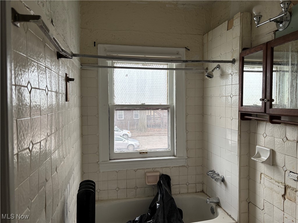 Euchts - Commercial Sale