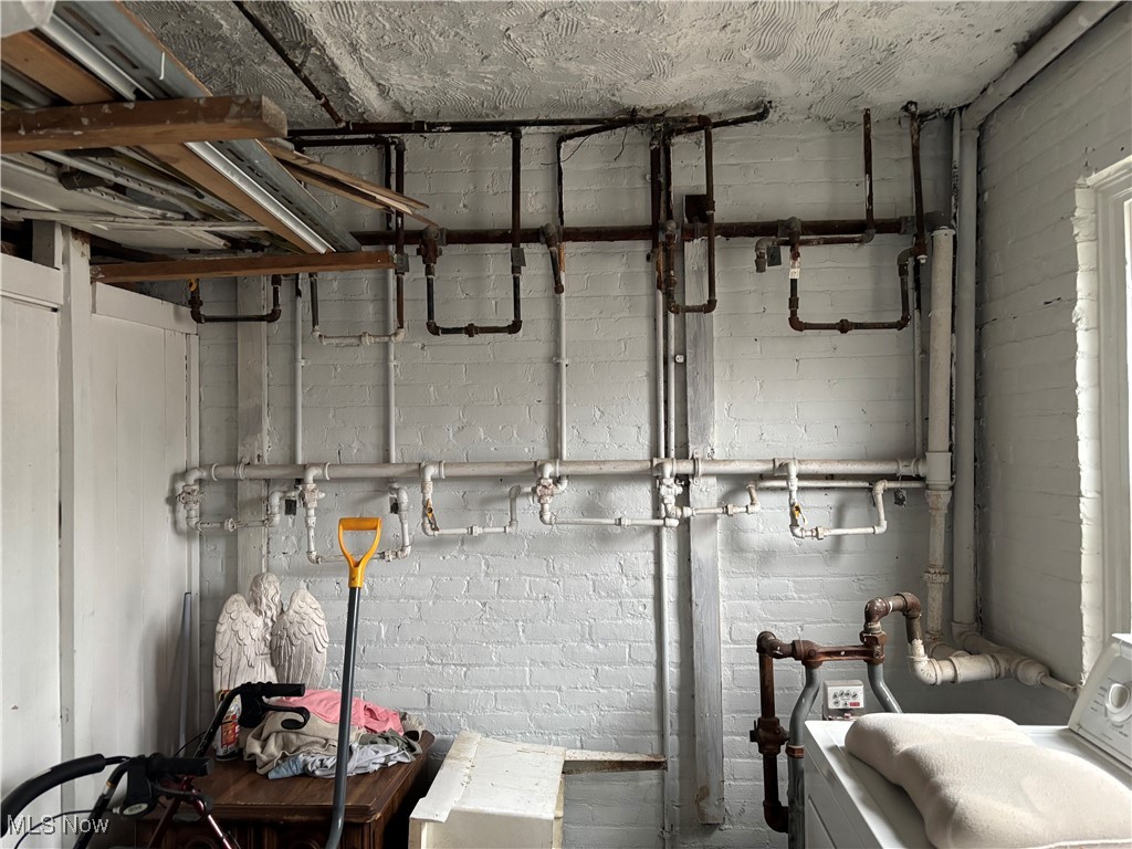 Euchts - Commercial Sale