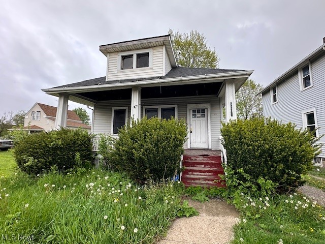 Investor special! 2-bed single in Elyria, just needs a little work to get it up and running again. Features include: vinyl siding, updated bath, spacious front porch, basement laundry. Convenient location near shopping, schools, restaurants, freeway access. Estimated after-rehab rent $1000/mo. Professional management in place.
