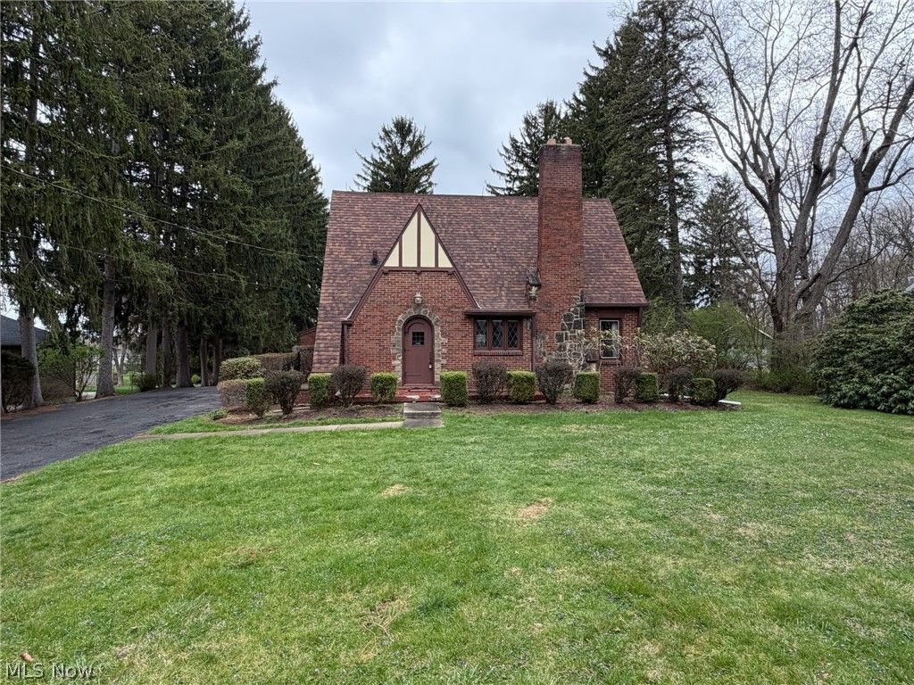 Photo of 1133 Bellview Street NE, Canton, OH 44721 (MLS # 5201244)