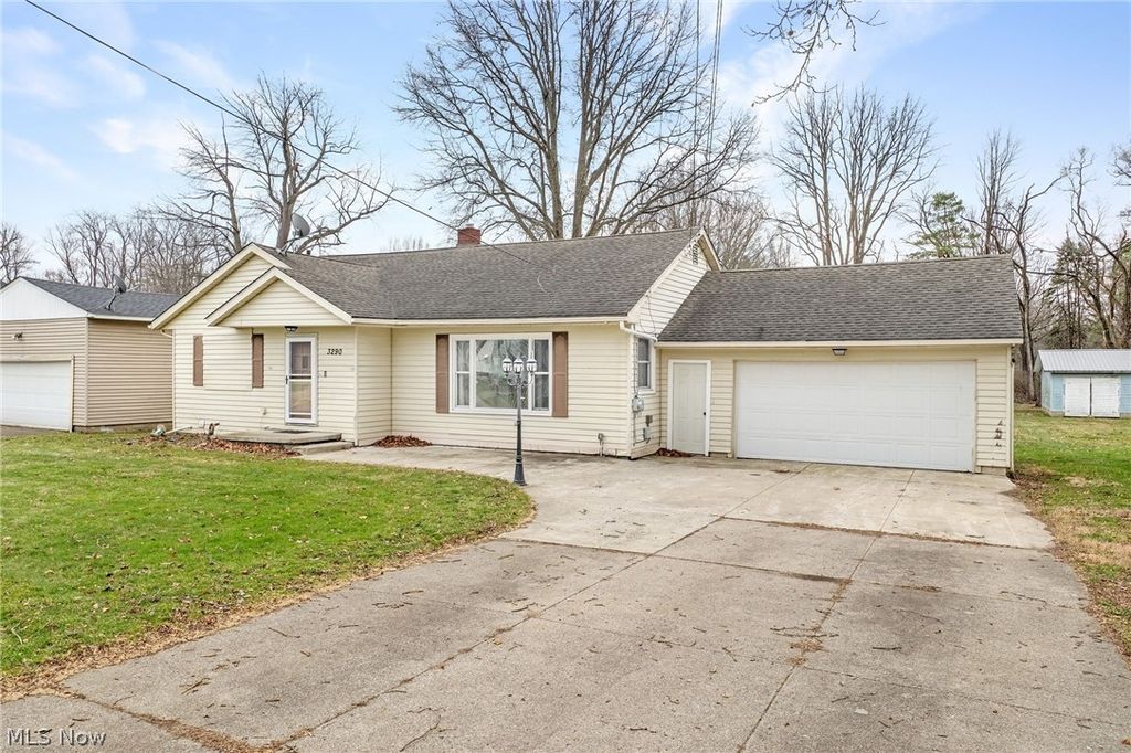 Photo of 3290 NW Sweitzer Street NW, Uniontown, OH 44685 (MLS # 5192327)