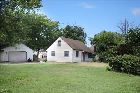 Photo for 882 Lakewood Beach Drive