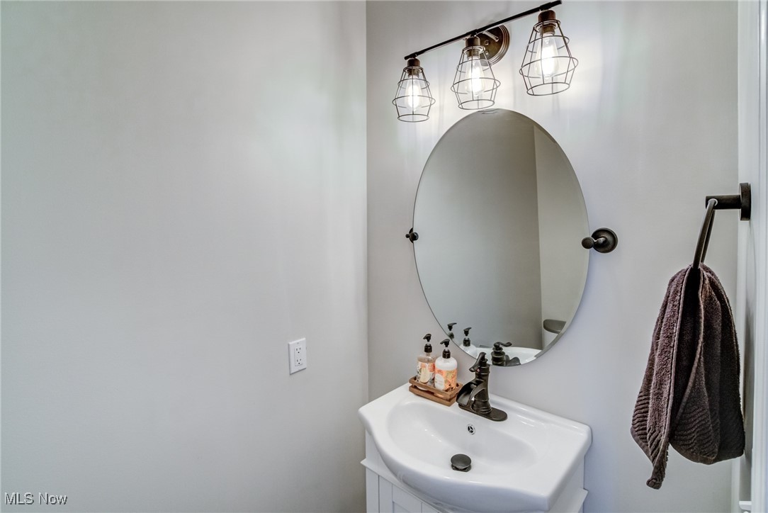 5636 Banbury Oval, Madison, Ohio image 13