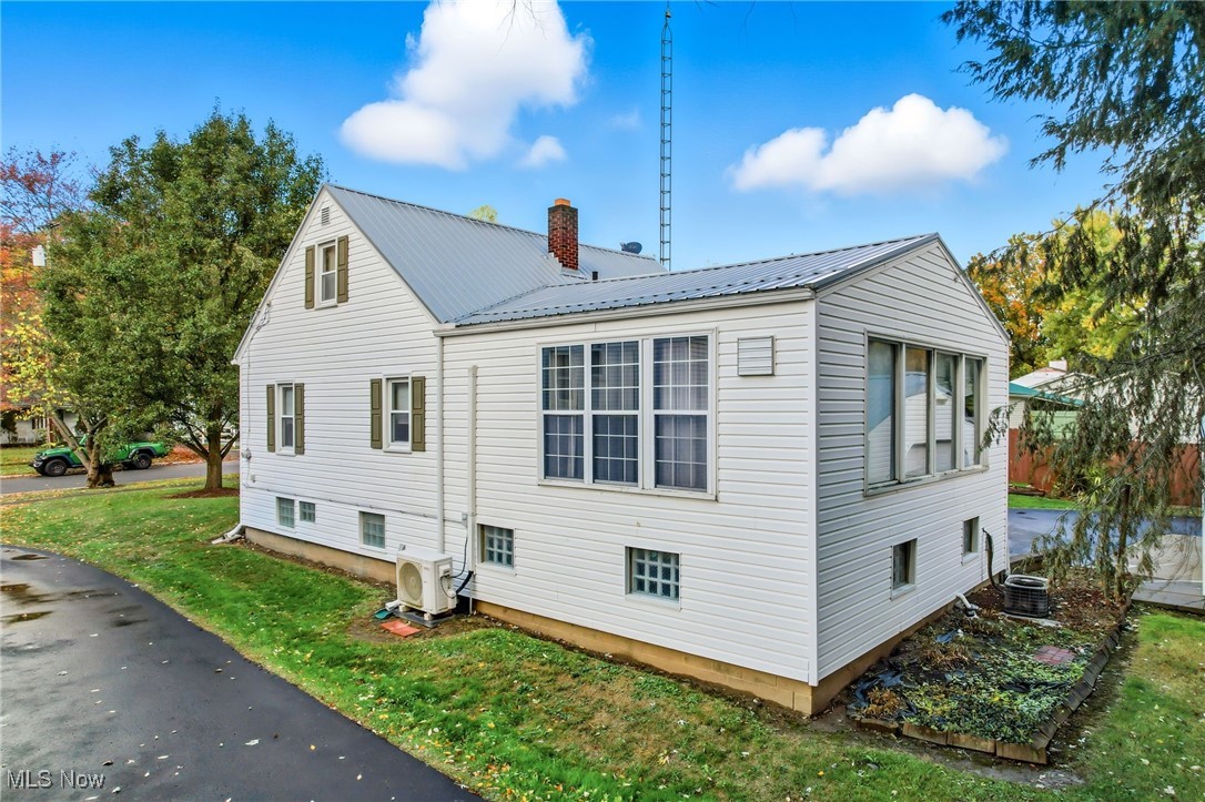 Salem, Ohio 44460, United States, 3 Bedrooms Bedrooms, ,5 BathroomsBathrooms,Residential,Active,232716