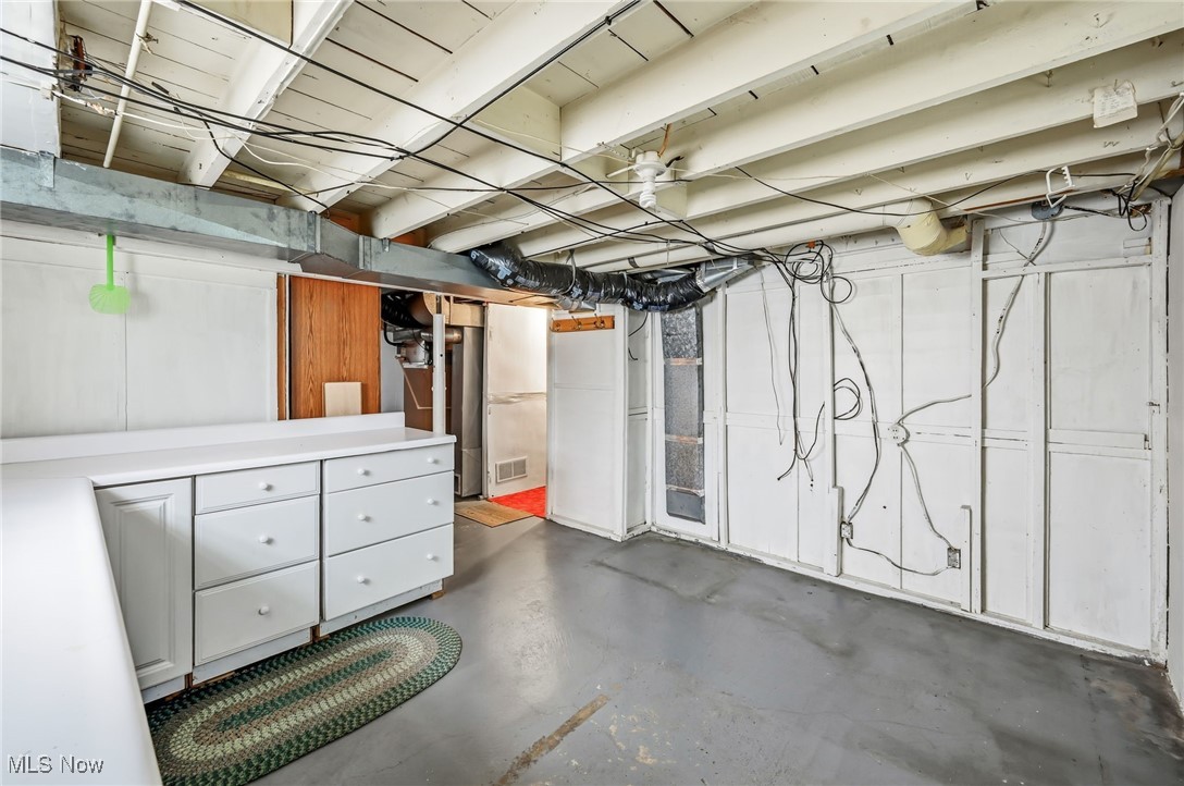 Salem, Ohio 44460, United States, 3 Bedrooms Bedrooms, ,5 BathroomsBathrooms,Residential,Active,232716