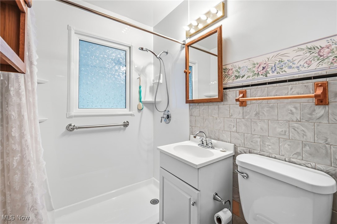 Salem, Ohio 44460, United States, 3 Bedrooms Bedrooms, ,5 BathroomsBathrooms,Residential,Active,232716